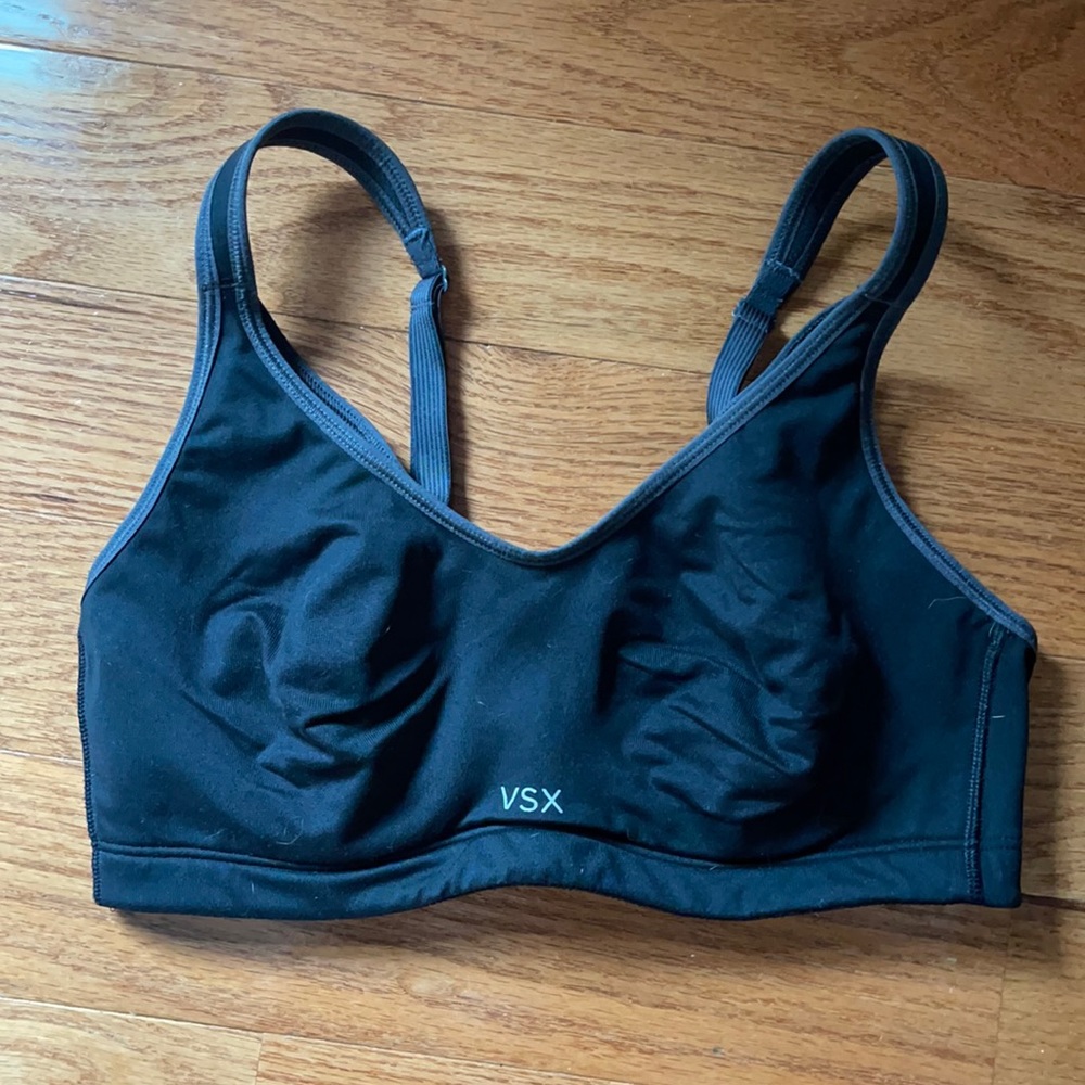 Victoria’s Secret sports bra (34c)